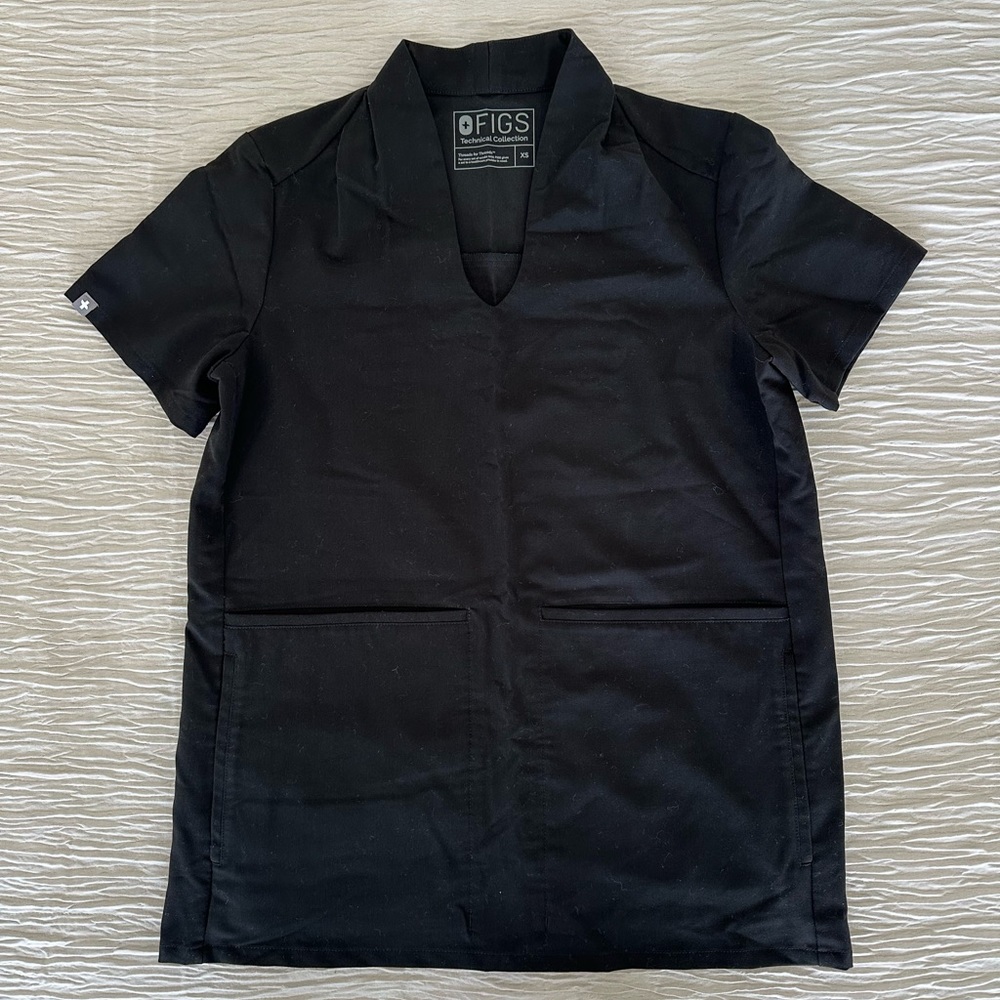 FIGS Black Scrub Top XS w/ Pockets